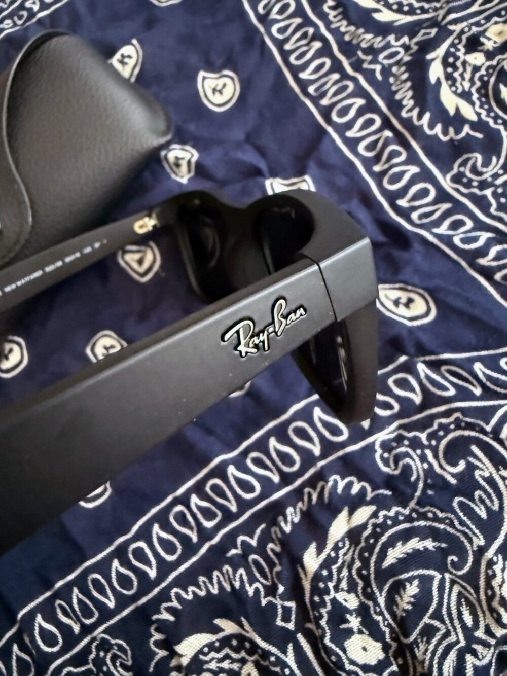 Ray Ban Matte Rubber Black New Wayfarer Sunglasses Polarized (RB2132) - Picture 6 of 6